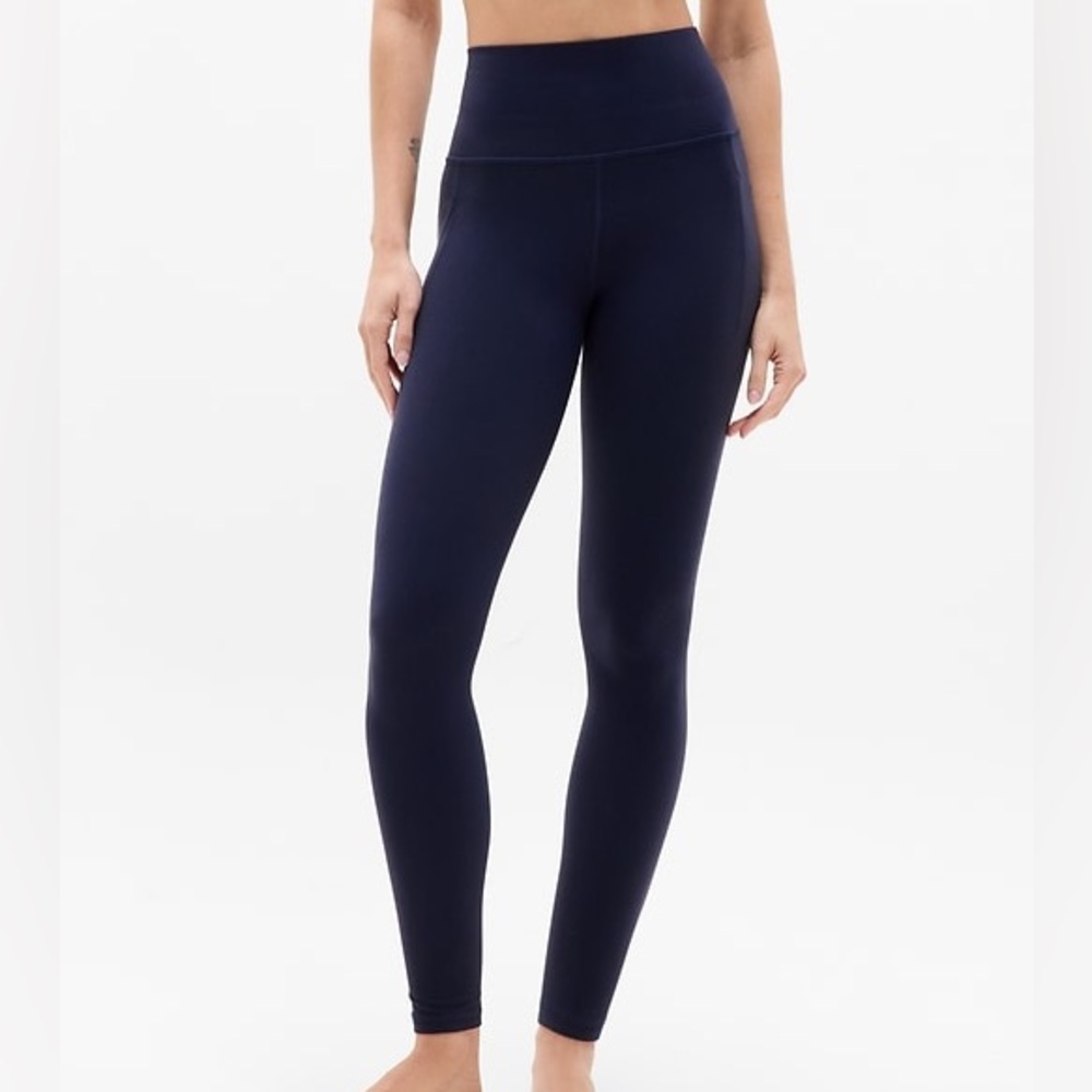 Athleta Salutation Stash 7/8 Tight High Rise Navy Blue Pocket Leggings EUC Sz XS